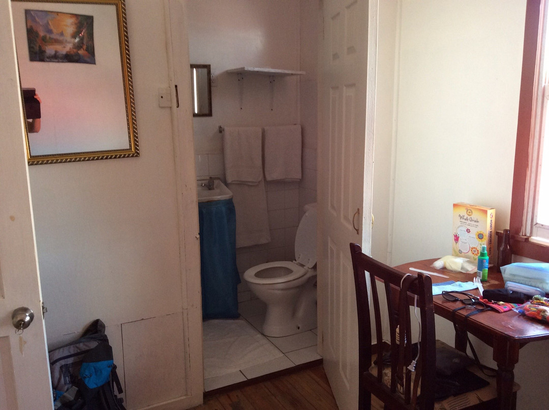 Julian's Restaurant, Bar & Guest House主图