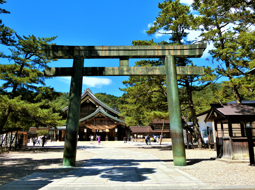 Izumo Taisha Shrine Bronze Torii-出云市必去景点