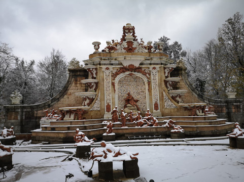 Fuente de Los Baños de Diana-La Granja de San Ildefonso必去景点