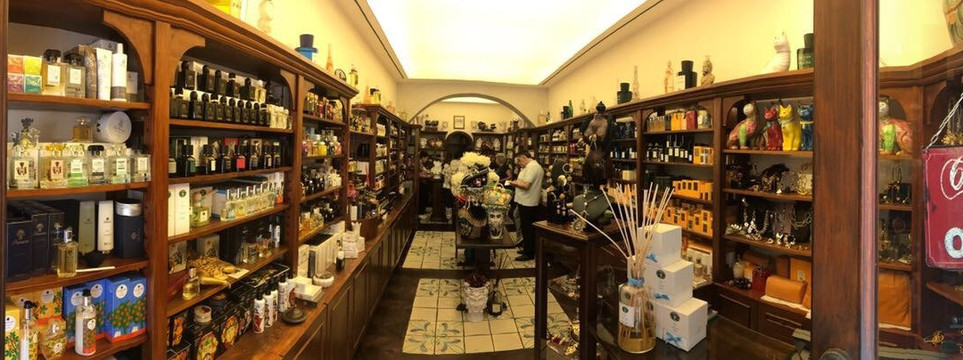 Narcisse Erbe e Profumi-陶尔米纳必去景点