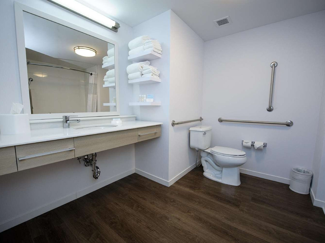 Hampton Inn & Suites by Hilton Truro主图