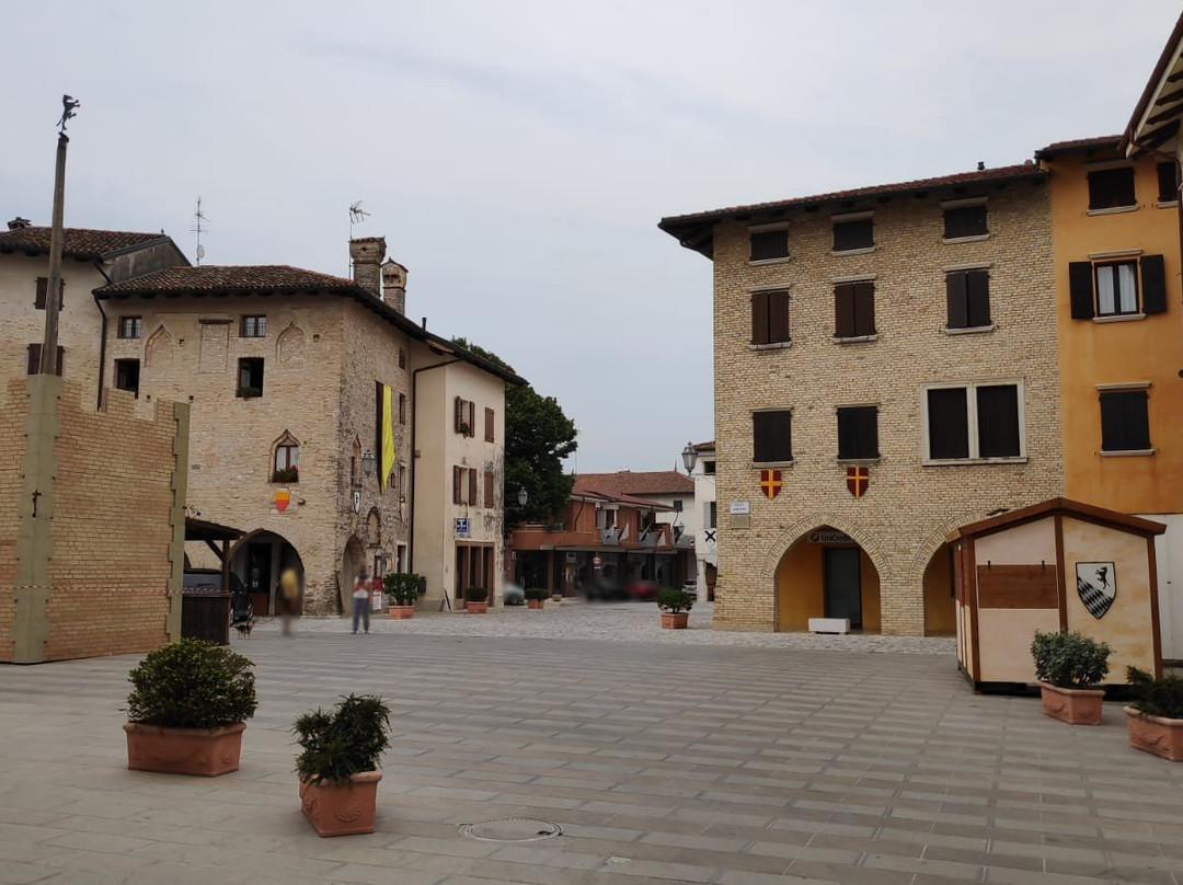 Piazza Liberta景点图片