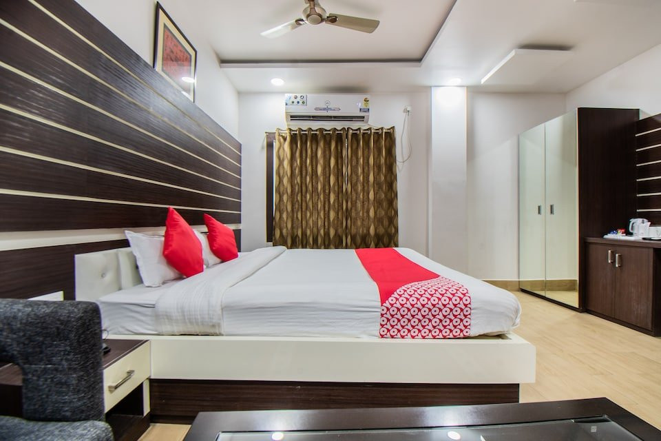 Hotel Holiday International主图