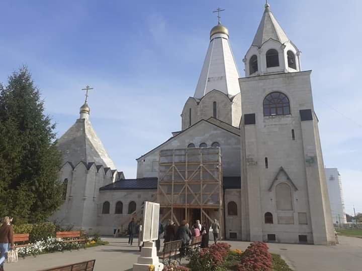 Holy Trinity Temple景点图片