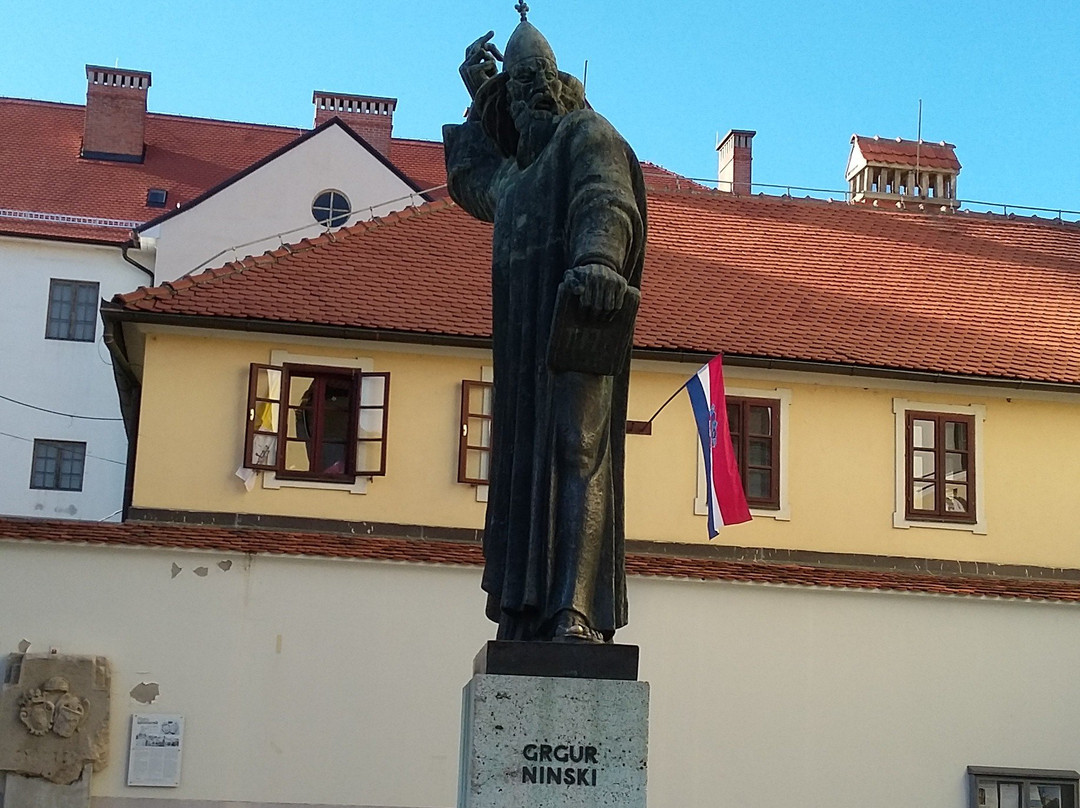 Grgur Ninski Statue景点图片