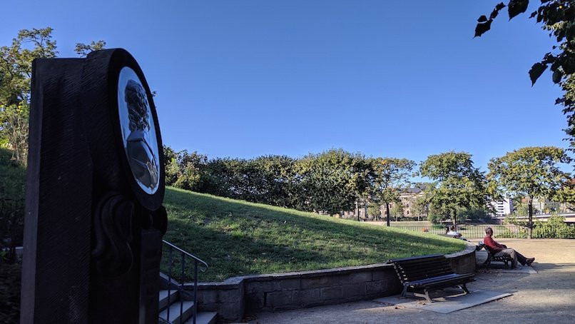 Böttger Denkmal-德累斯顿必去景点