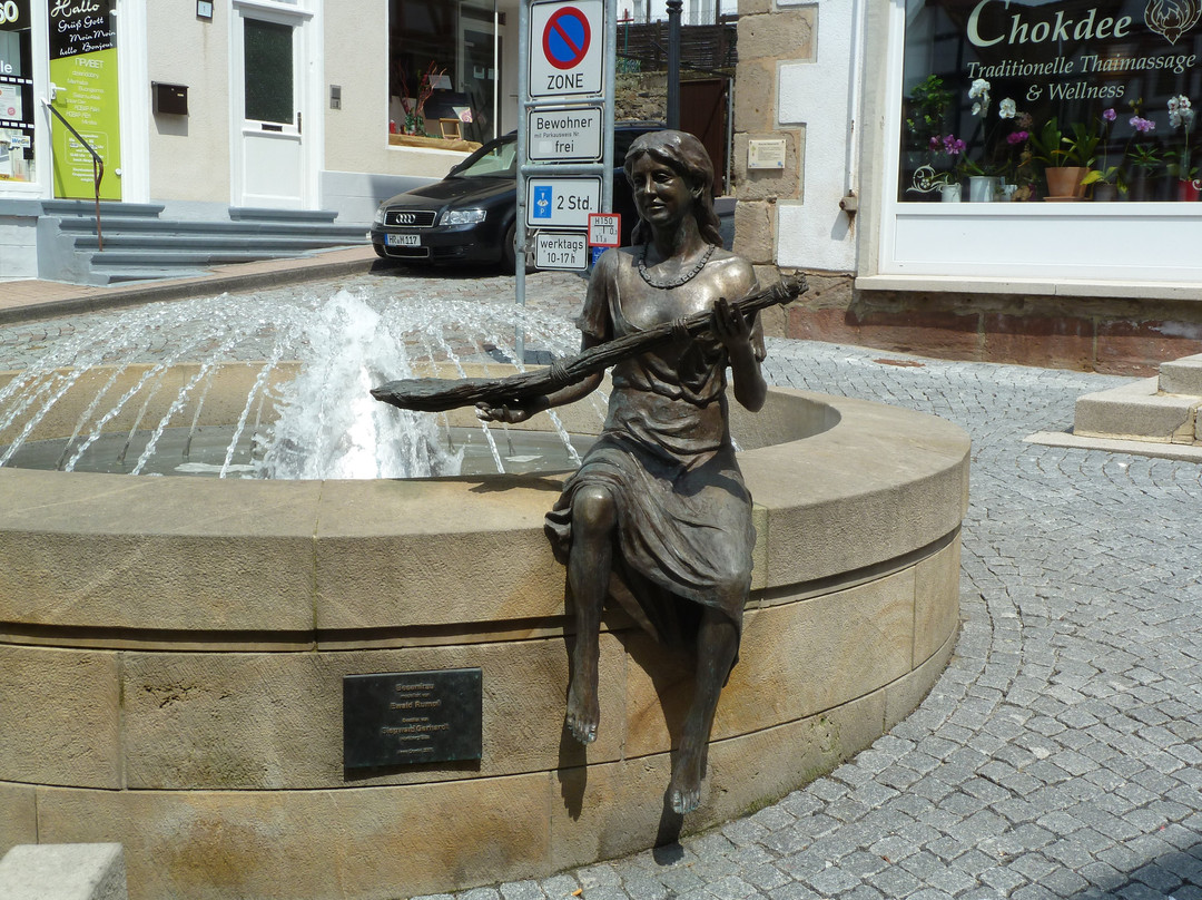Statue ''Broom Woman''