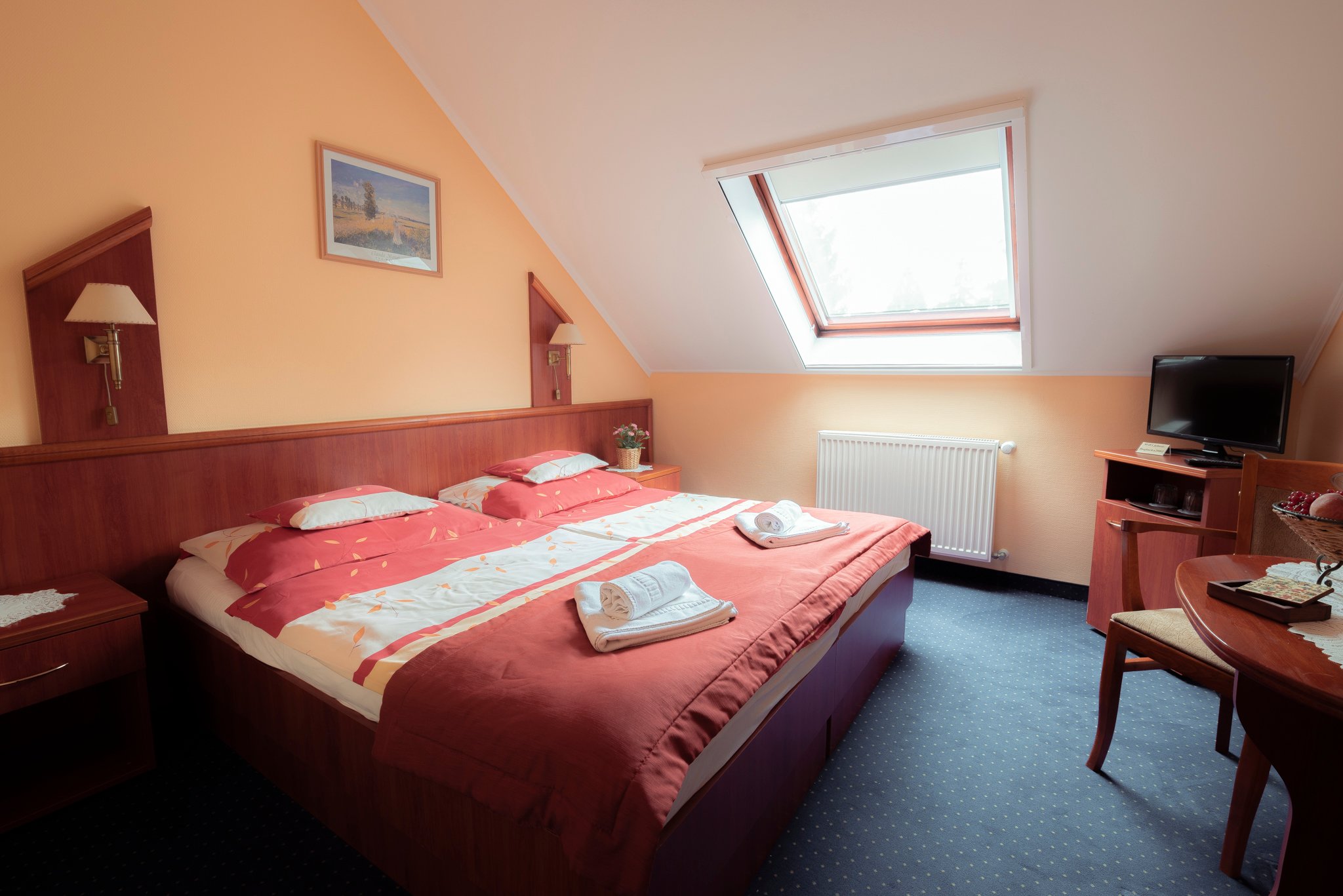 Boglarka Panzio-Etterem Es Apartmanhazak-官方