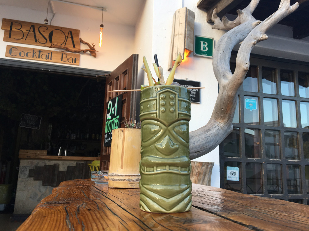 Basoa Cocktail Bar-Cala Llonga必去景点