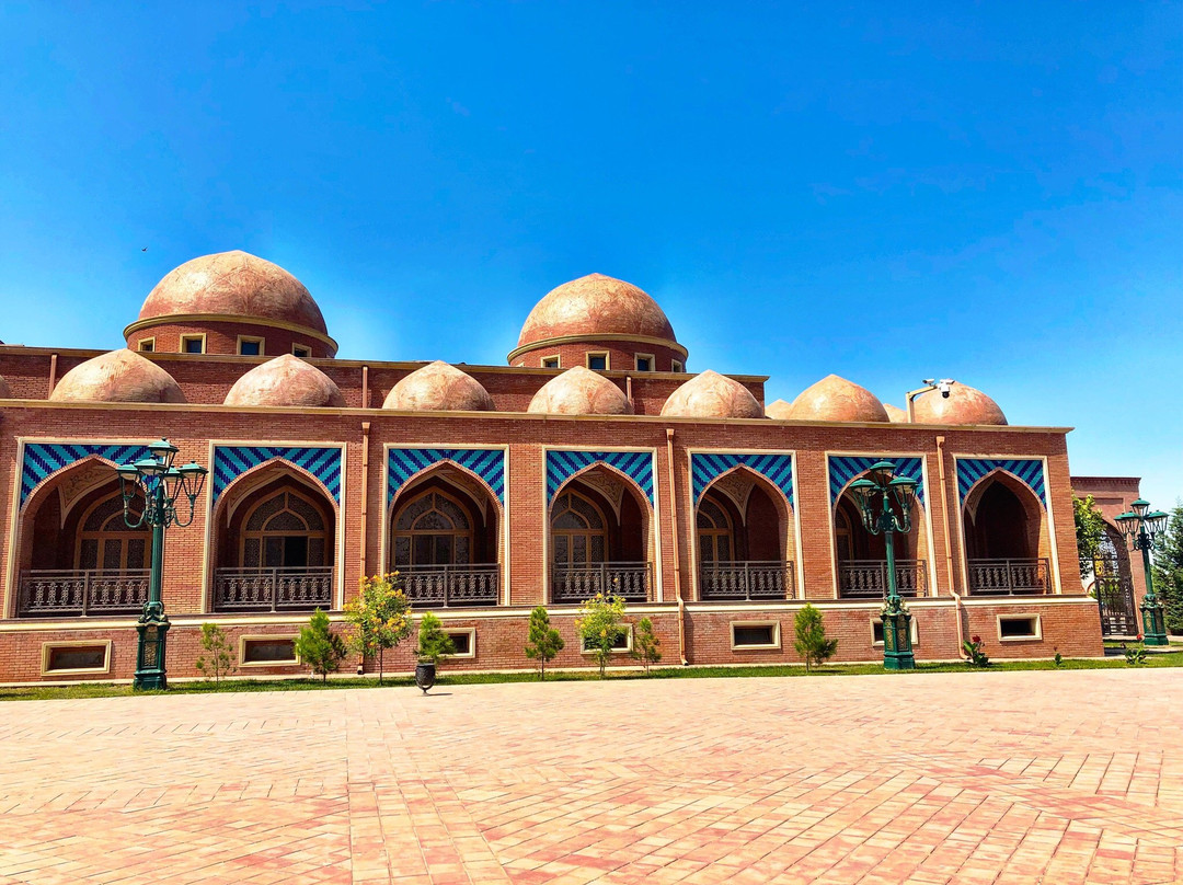 Imamzadeh Mausoleum-占贾必去景点