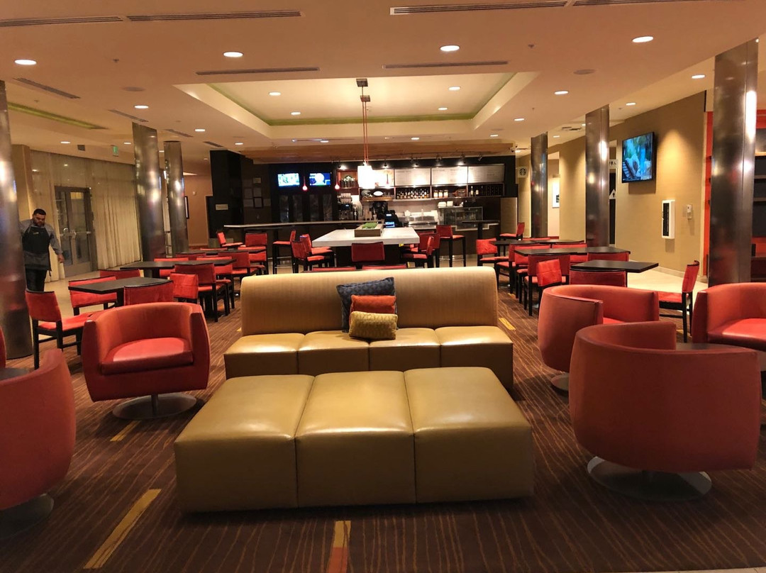 长滩机场万怡酒店主图