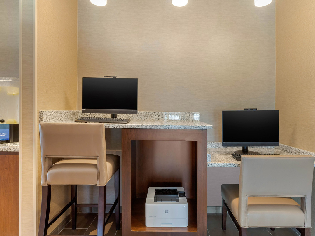 Comfort Inn & Suites主图