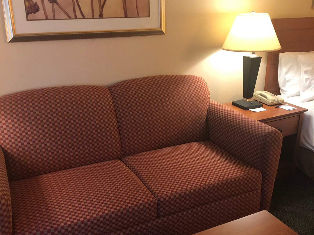 Holiday Inn Express & Suites Burlington by IHG主图