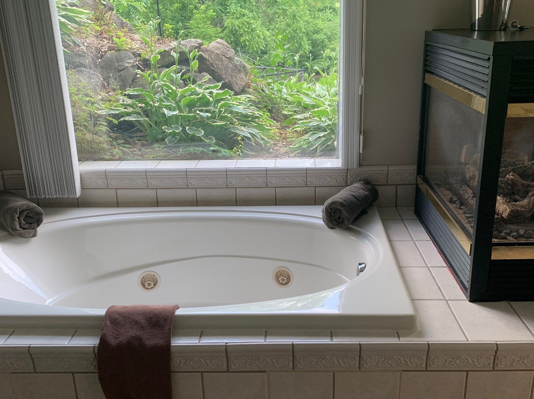 Stone Waters Inn主图