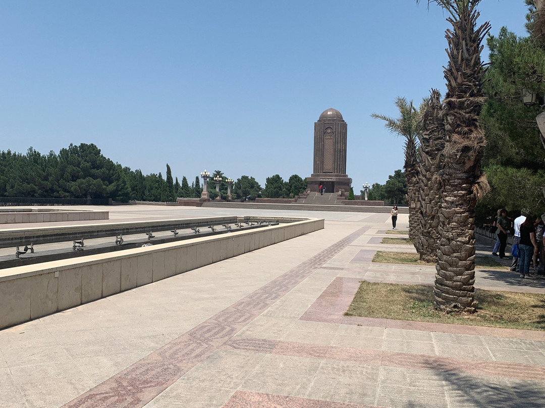 Nizami Ganjavi Mausoleum景点图片