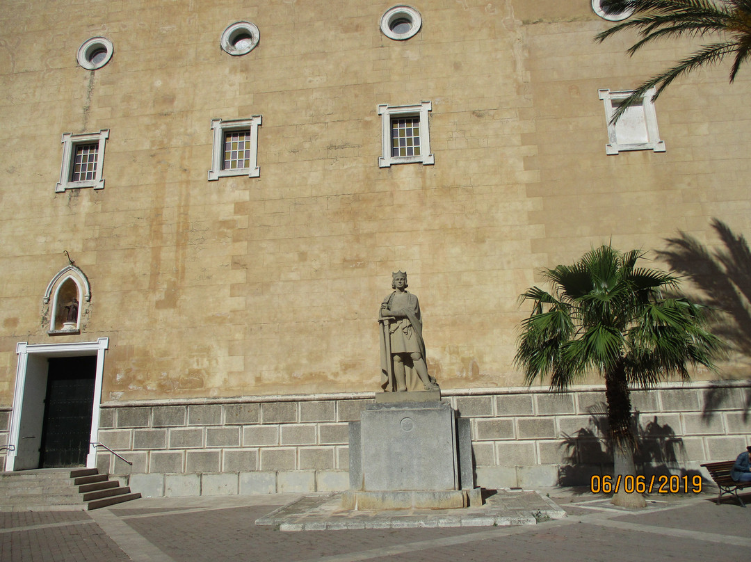 Monument to King Alfonso lll景点图片