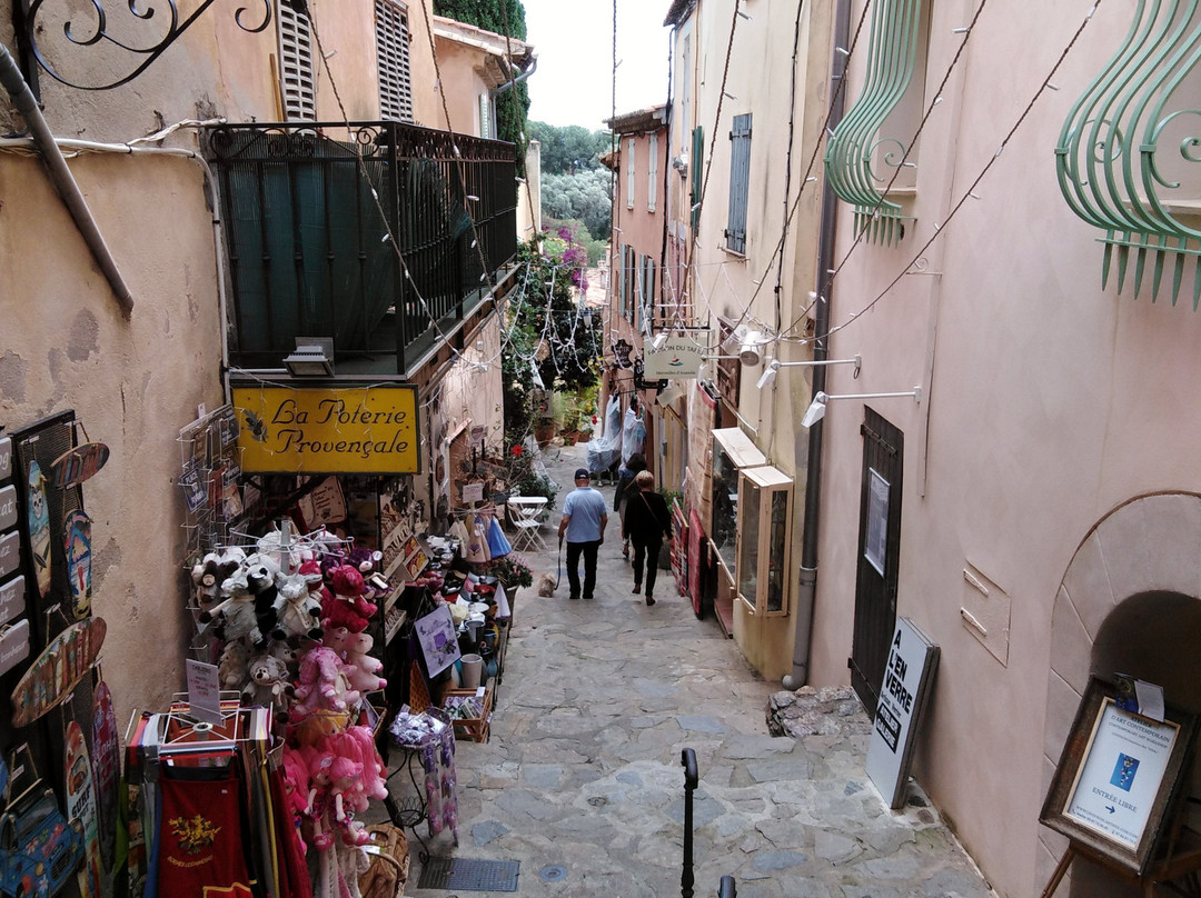 Église Saint-Trophyme-博尔默勒米莫萨必去景点