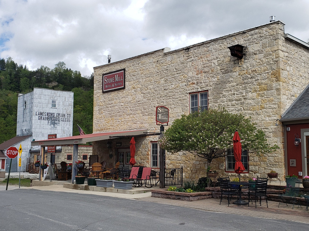 Stone Mill Hotel & Suites主图