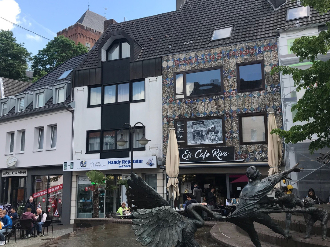 Lohengrinbrunnen-克莱韦县必去景点