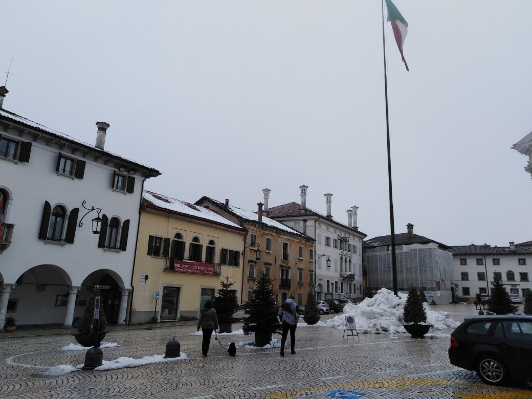 piazza Luciani-梅尔必去景点