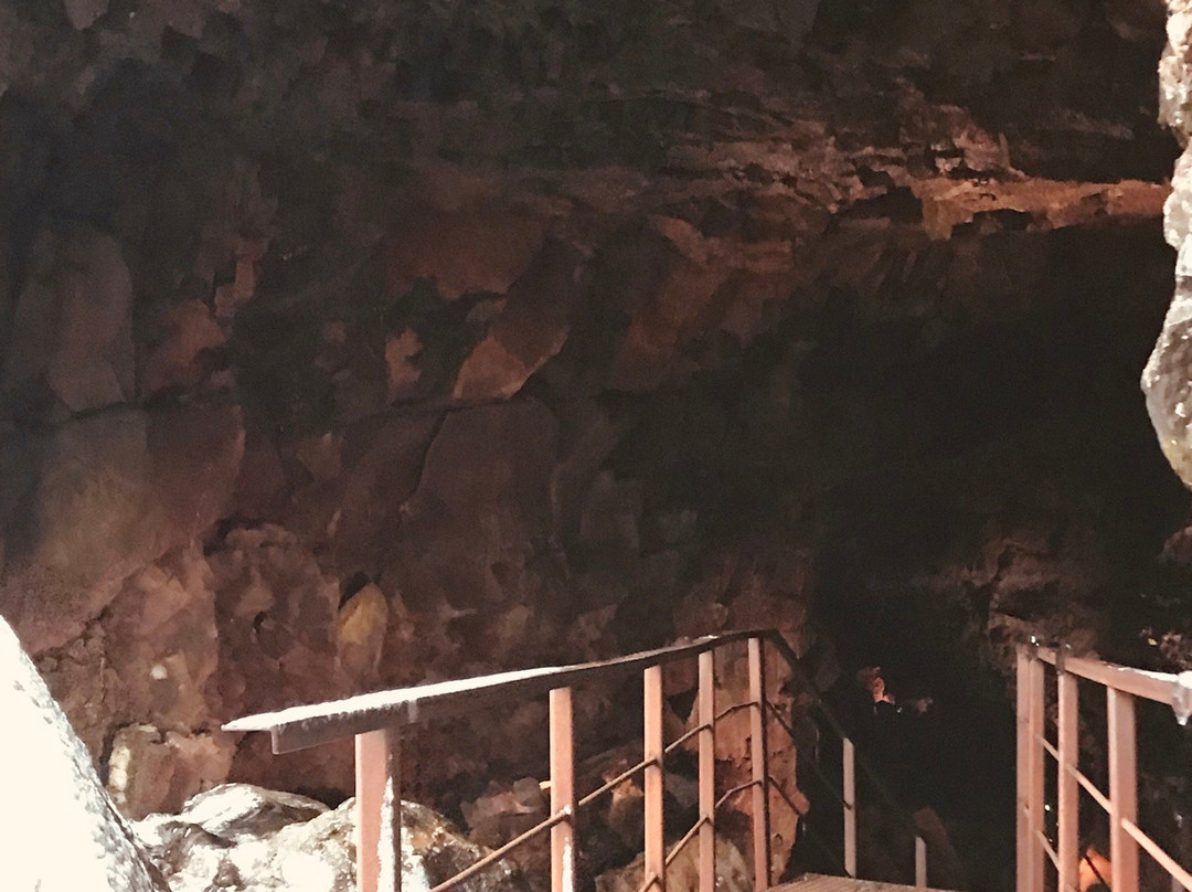 Leiðarendi Lava Cave景点图片