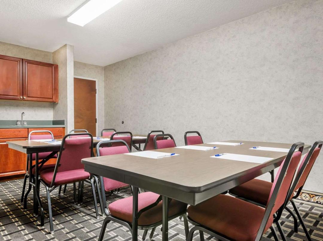 Days Inn by Wyndham Norton主图