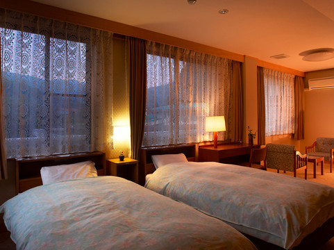 溪流温泉 桂山莊主图