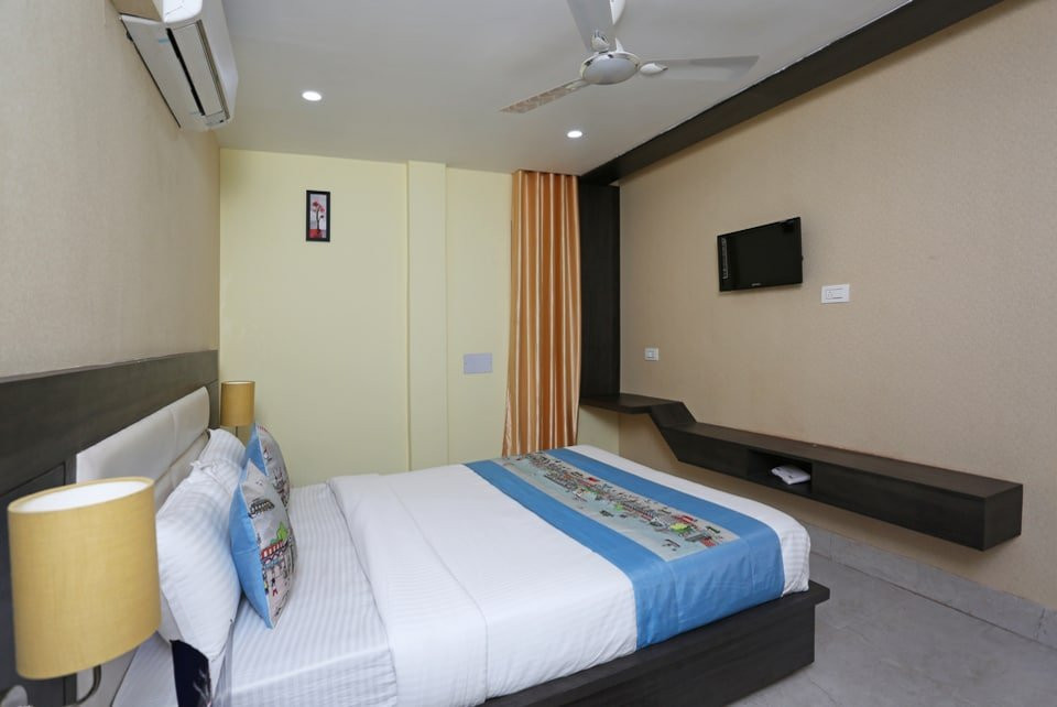 OYO 6709 Hotel L N International主图