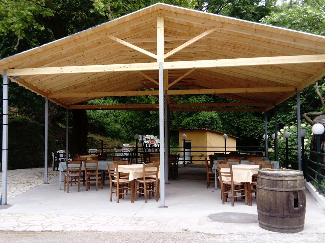 Mpertsia餐馆和美食-Piges Bertsias