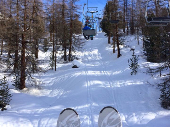 阿尔班霍夫酒店主图