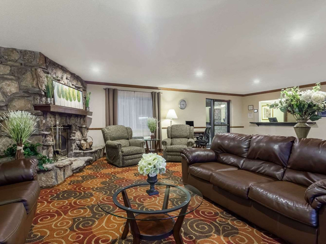 Days Inn & Suites by Wyndham Kaukauna WI主图