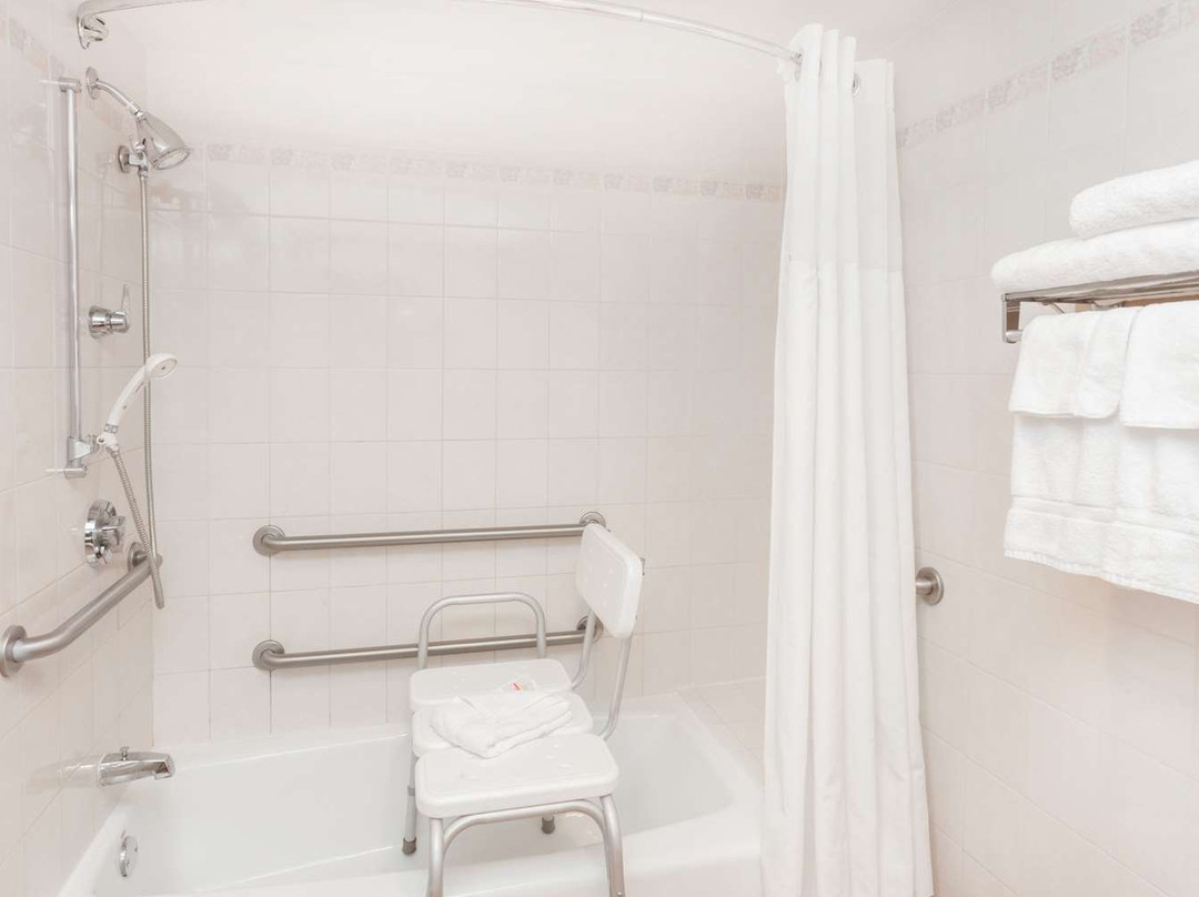 Ramada Hotel & Conference Center by Wyndham Hammond主图