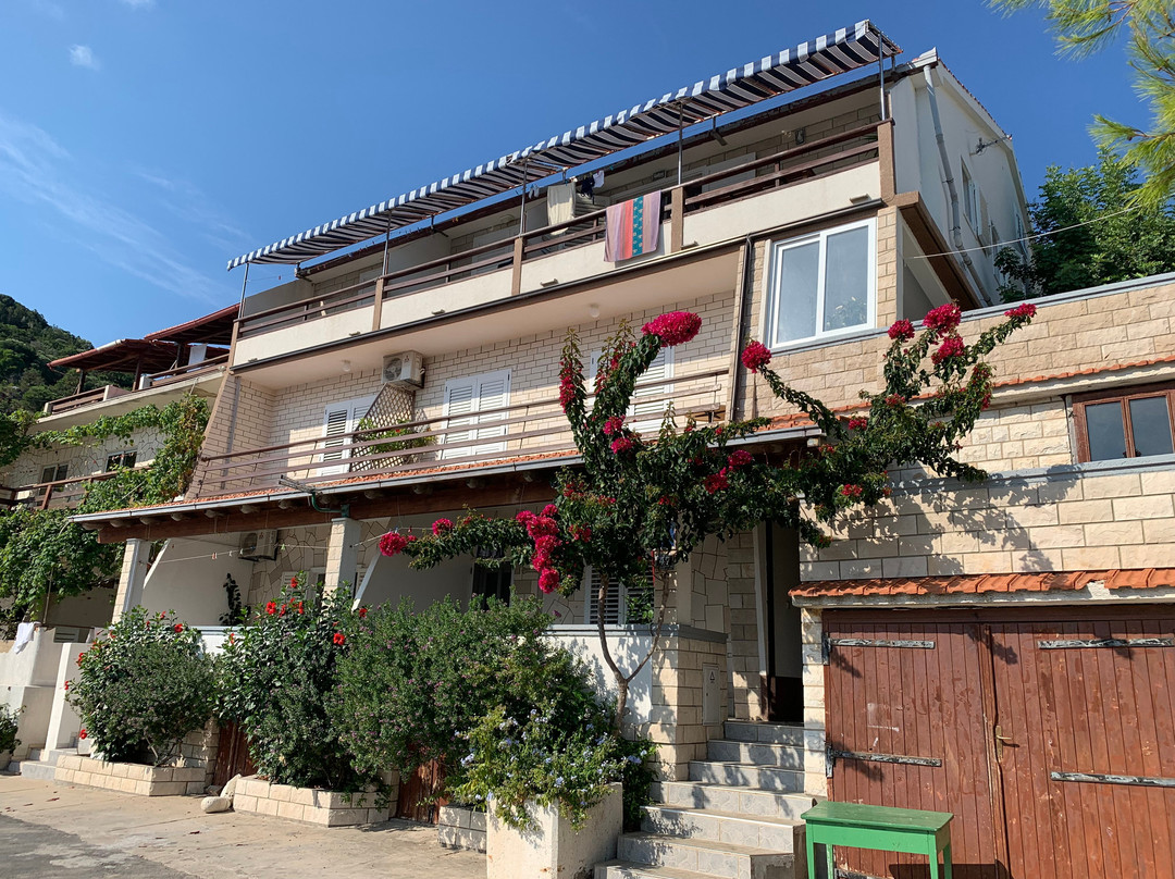 玛里哈拉斯托沃公寓酒店