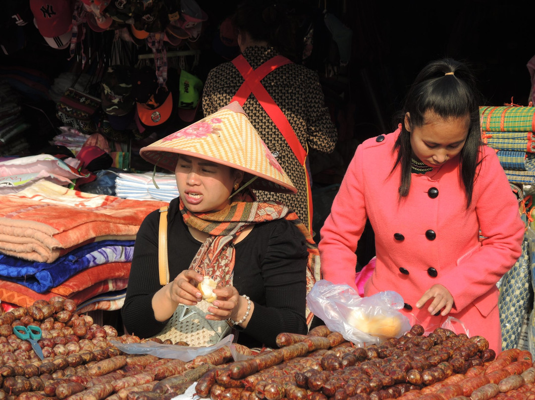 Hmong Sunday Market-Phonsavan必去景点