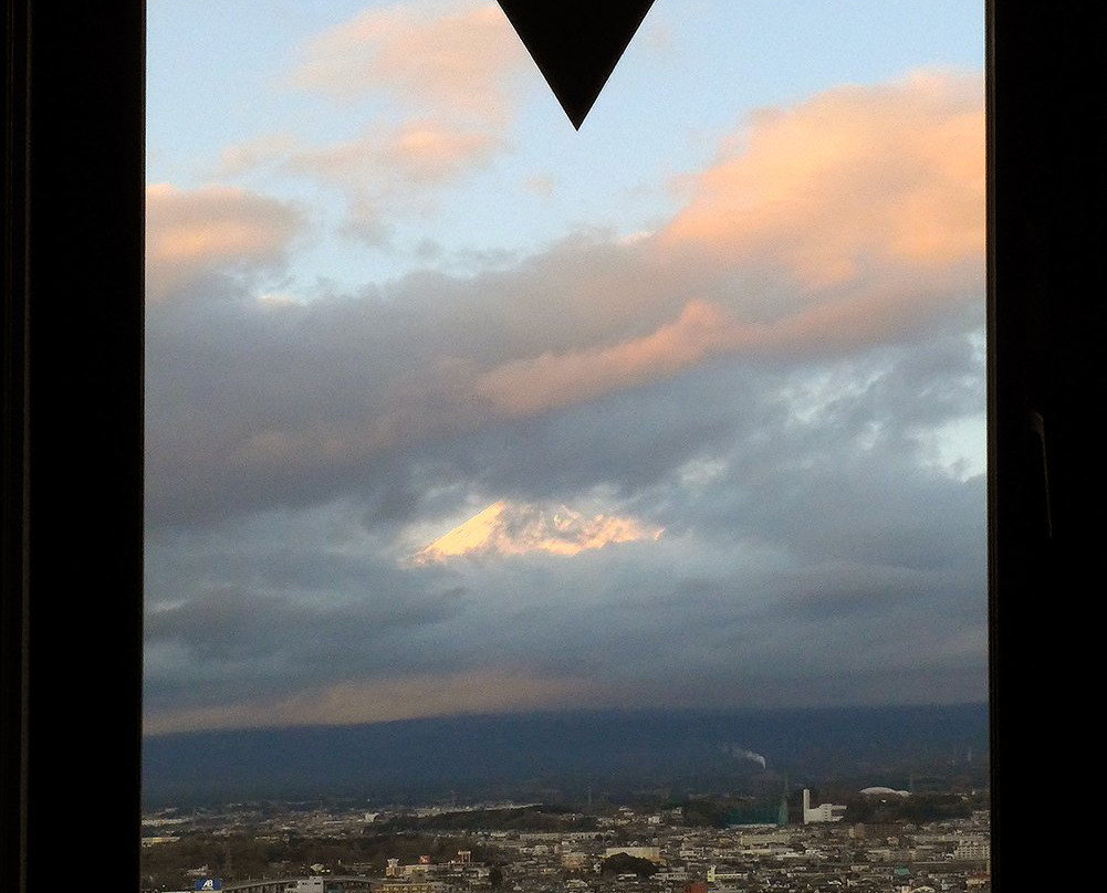 吴竹富士山酒店主图