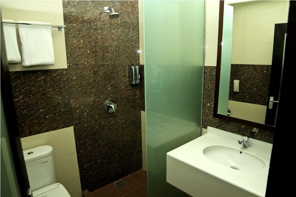 Continent Centrepoint Hotel主图