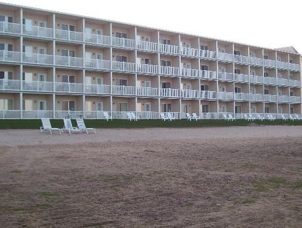 麦基诺海滩海湾套房酒店-官方