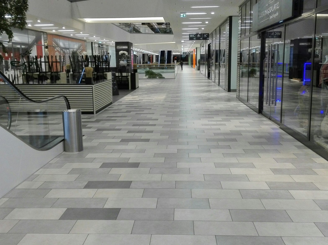 Huma Shopping & Outlet景点图片