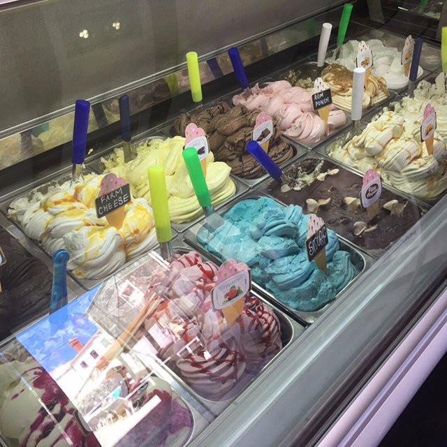 Kiwi Ice Cream & Cake Shop