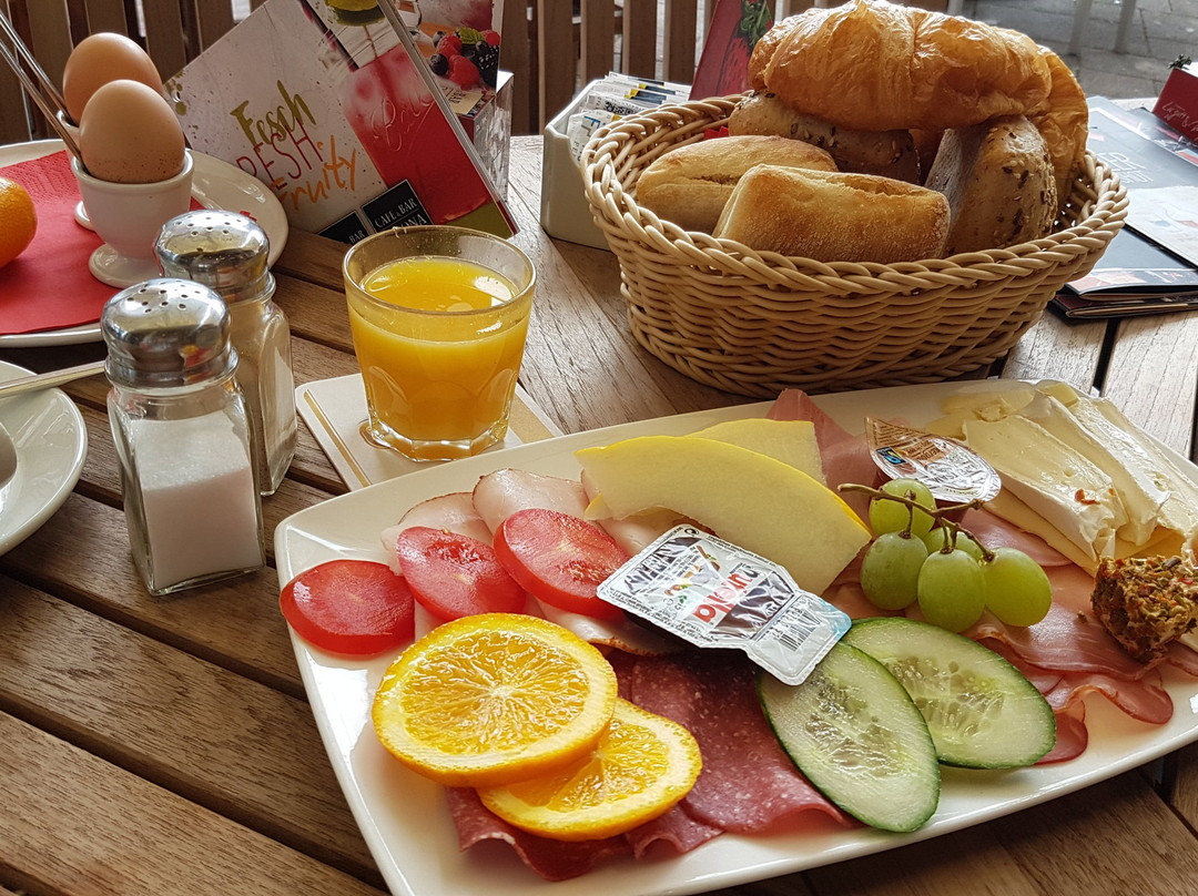 Cafe & Bar Celona Duren景点图片