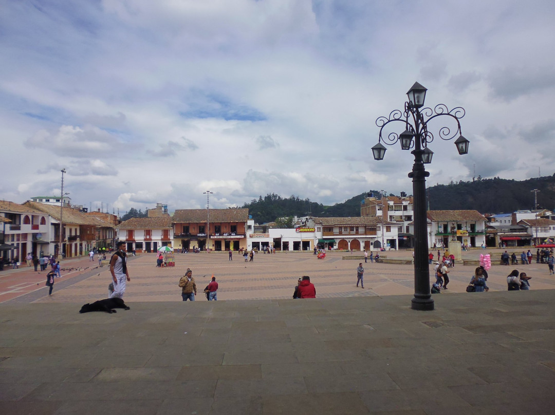 Plaza de Bolivar-Chiquinquira必去景点