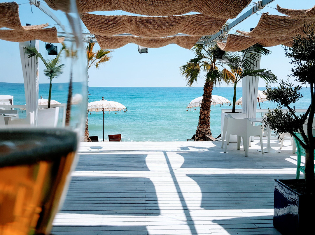 Playa Macenas旅游景点-Pirata Beach Club
