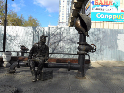 Pamyatnik Vodoprovodchiku-彼尔姆必去景点