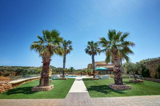 Pergola Farmhouses