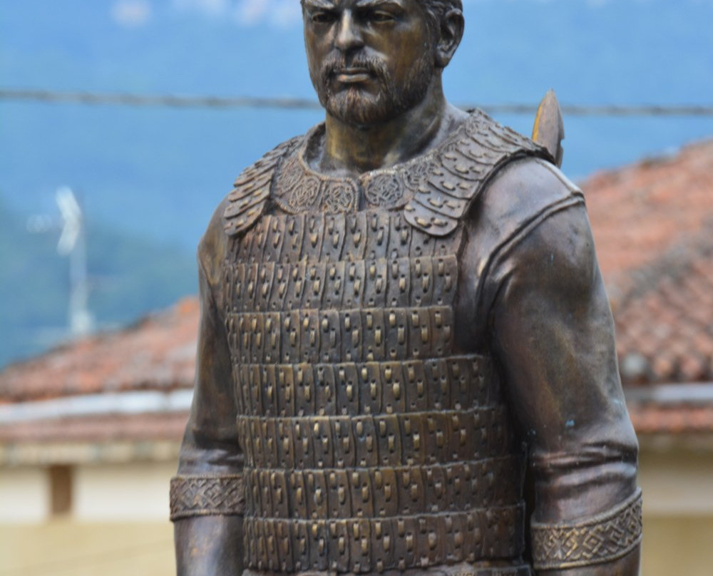 Statua del Principe Bulgaro Khan Alzeco景点图片