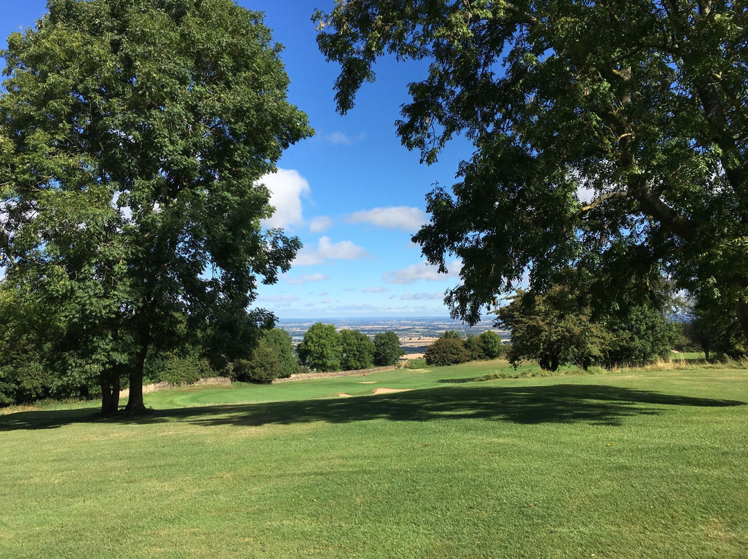 Broadway Golf Club-百老汇必去景点