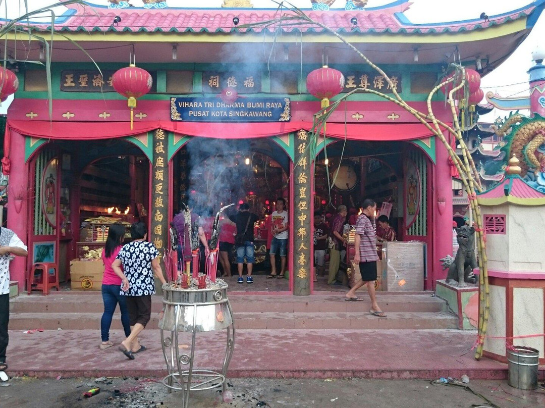 Tri Dharma Bumi Raya Temple-山口洋必去景点