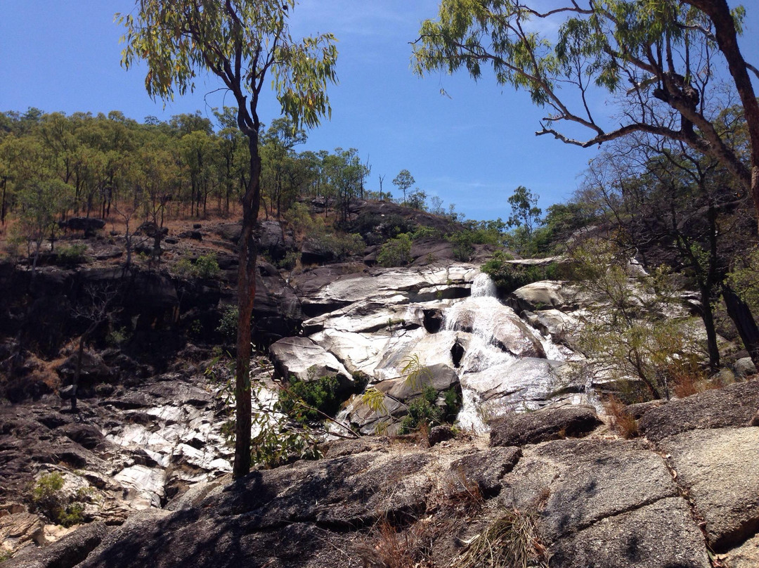 Emerald Creek Falls-马里巴必去景点