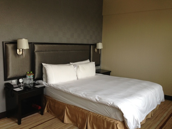 昆明君樂酒店主图