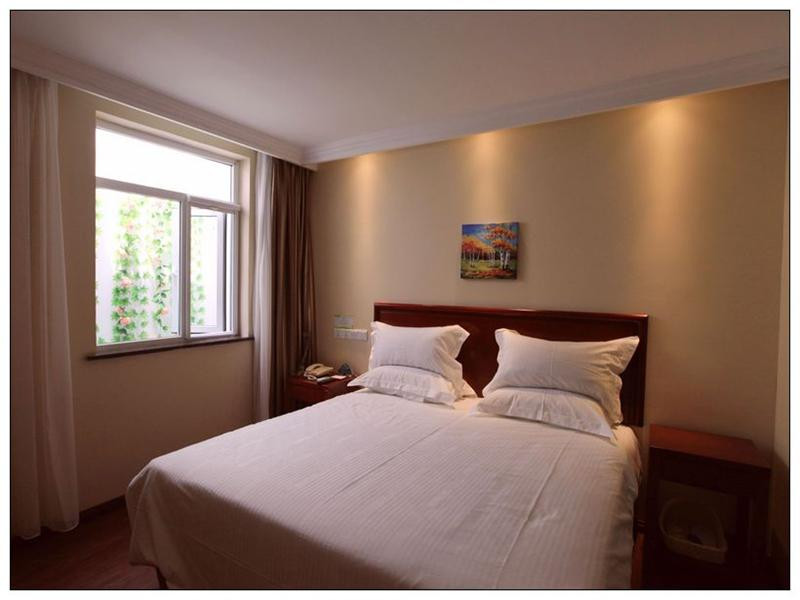 格林豪泰兴化英武中路快捷酒店主图